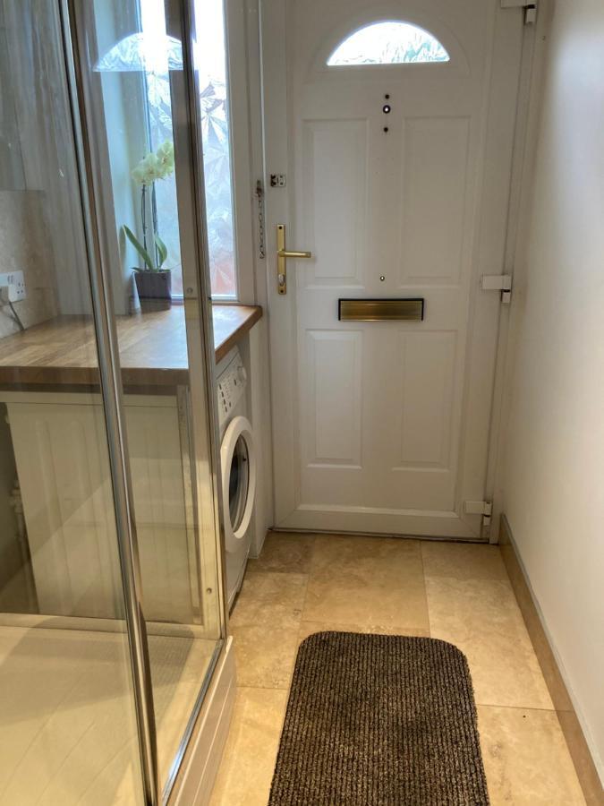 Double Bed Self Contained Annexe 14B Is To The Right Of The Main House Appartement Salisbury Buitenkant foto
