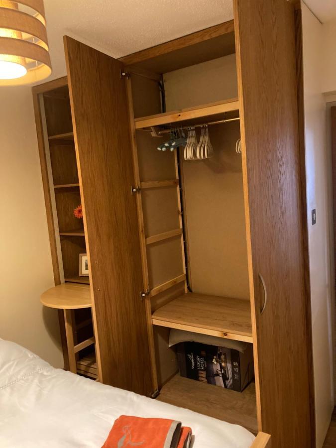 Double Bed Self Contained Annexe 14B Is To The Right Of The Main House Appartement Salisbury Buitenkant foto